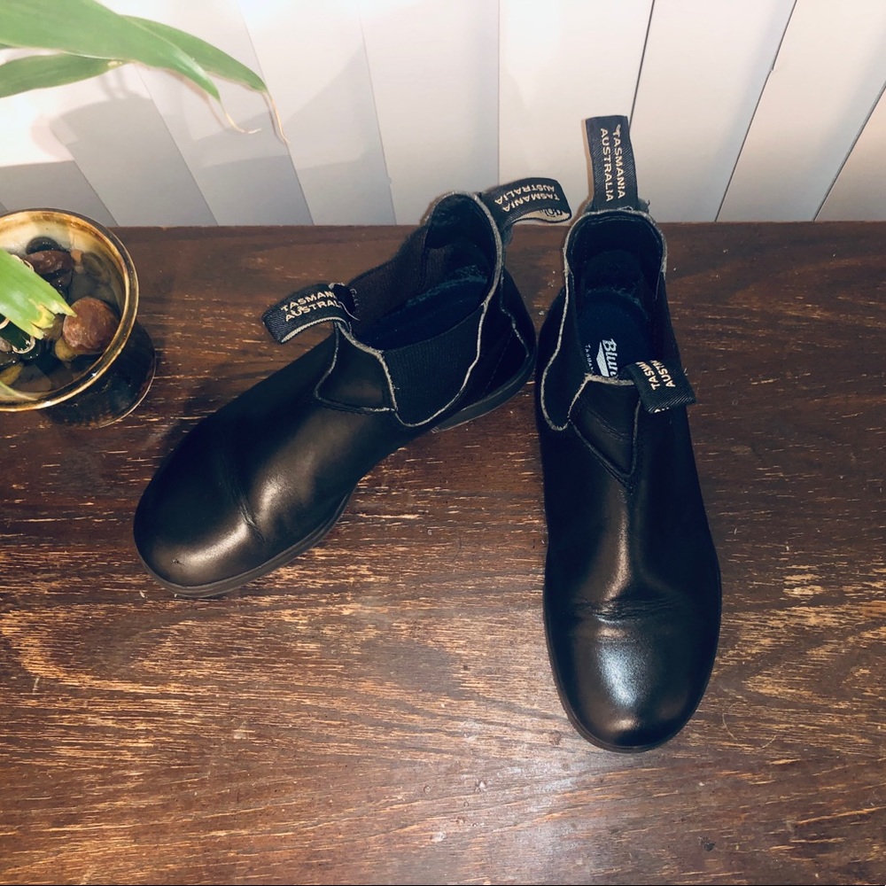 Black Blundstones